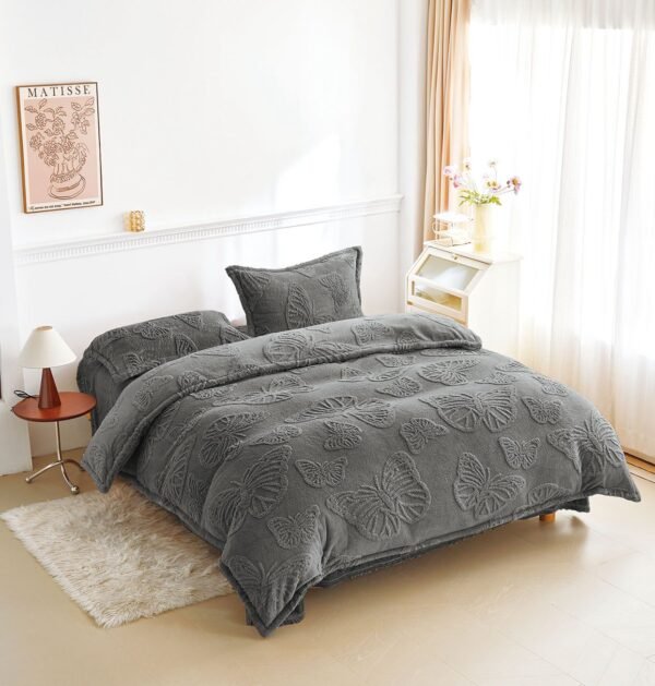 Lenjerie Cocolino cu Fluturi 4 Piese – Pufoasă și Călduroasă